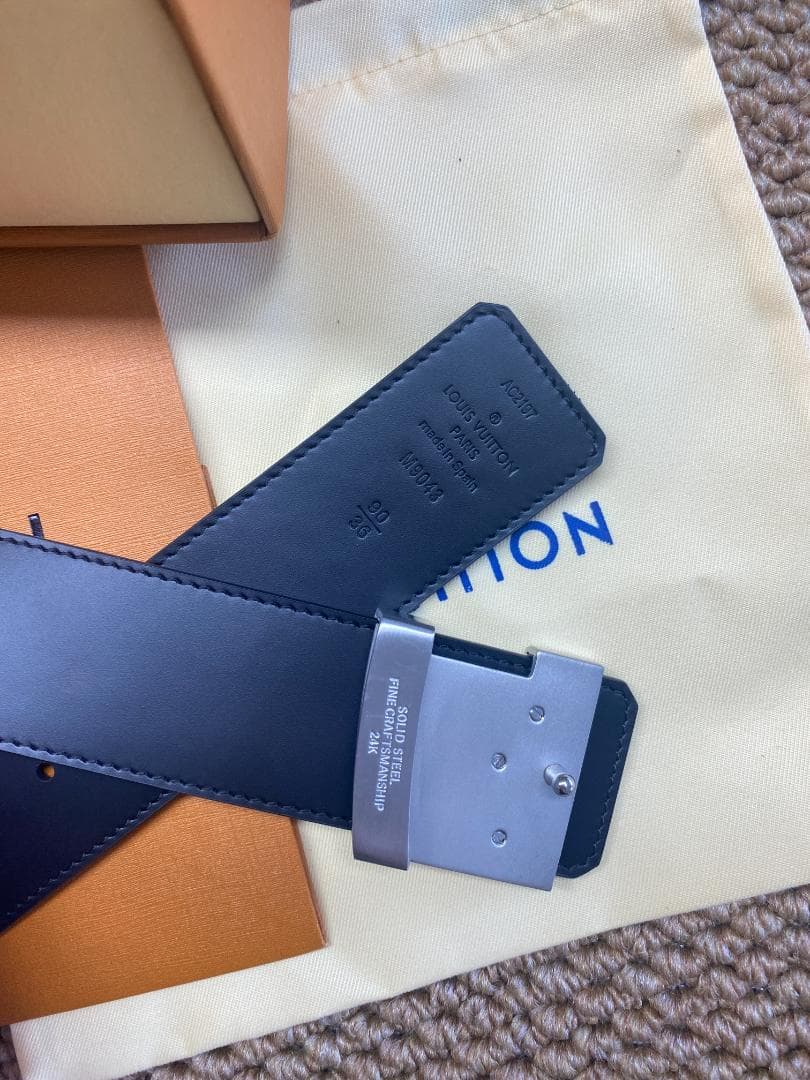 極美品 ブラック レザーベルト