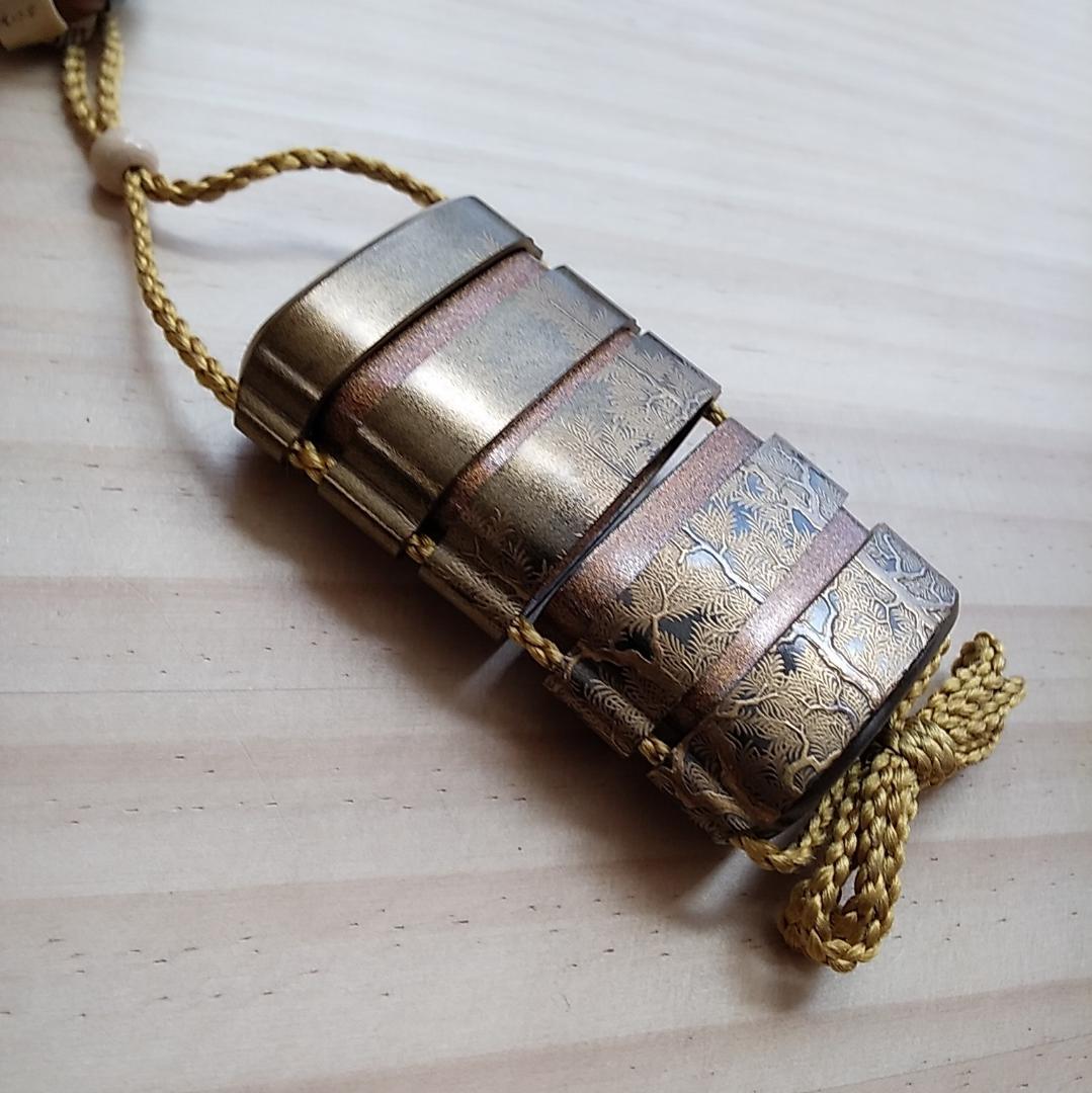 春井恒眠作　紀伊高野山玉川蒔絵印籠　人物根付