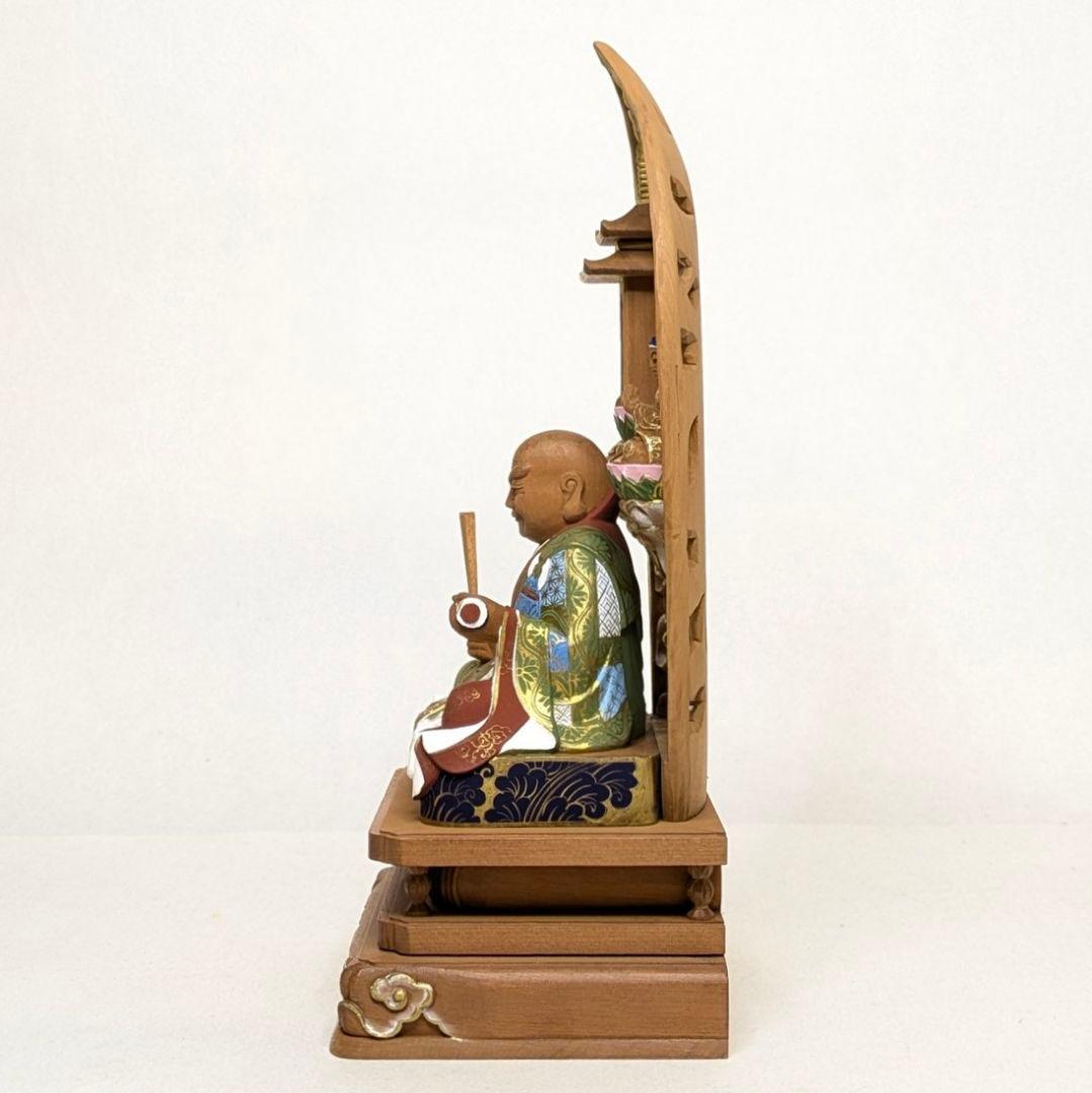 【ゲリラセール・新品】 三宝尊付き日蓮聖人　彩色　紅檀　総高さ約22.5㎝　日蓮