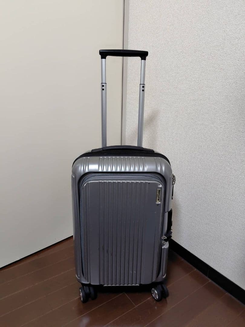 シルバー スーツケース TSAロック ビジネス 機内持ち込み