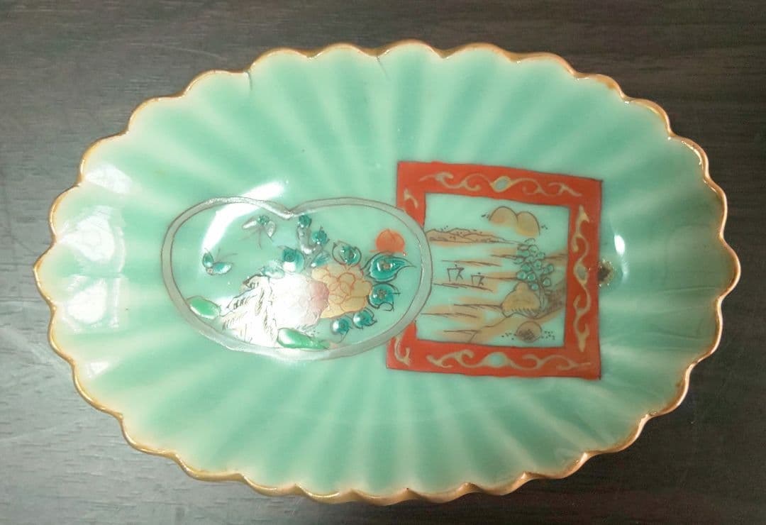 古伊万里 青磁 手書色絵染付 牡丹蝶文 菊花長皿 木箱入