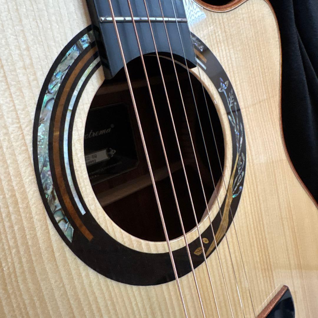 今話題！ほぼ新品Merida メリダ / A18GAC2 ピックアップ付　単板