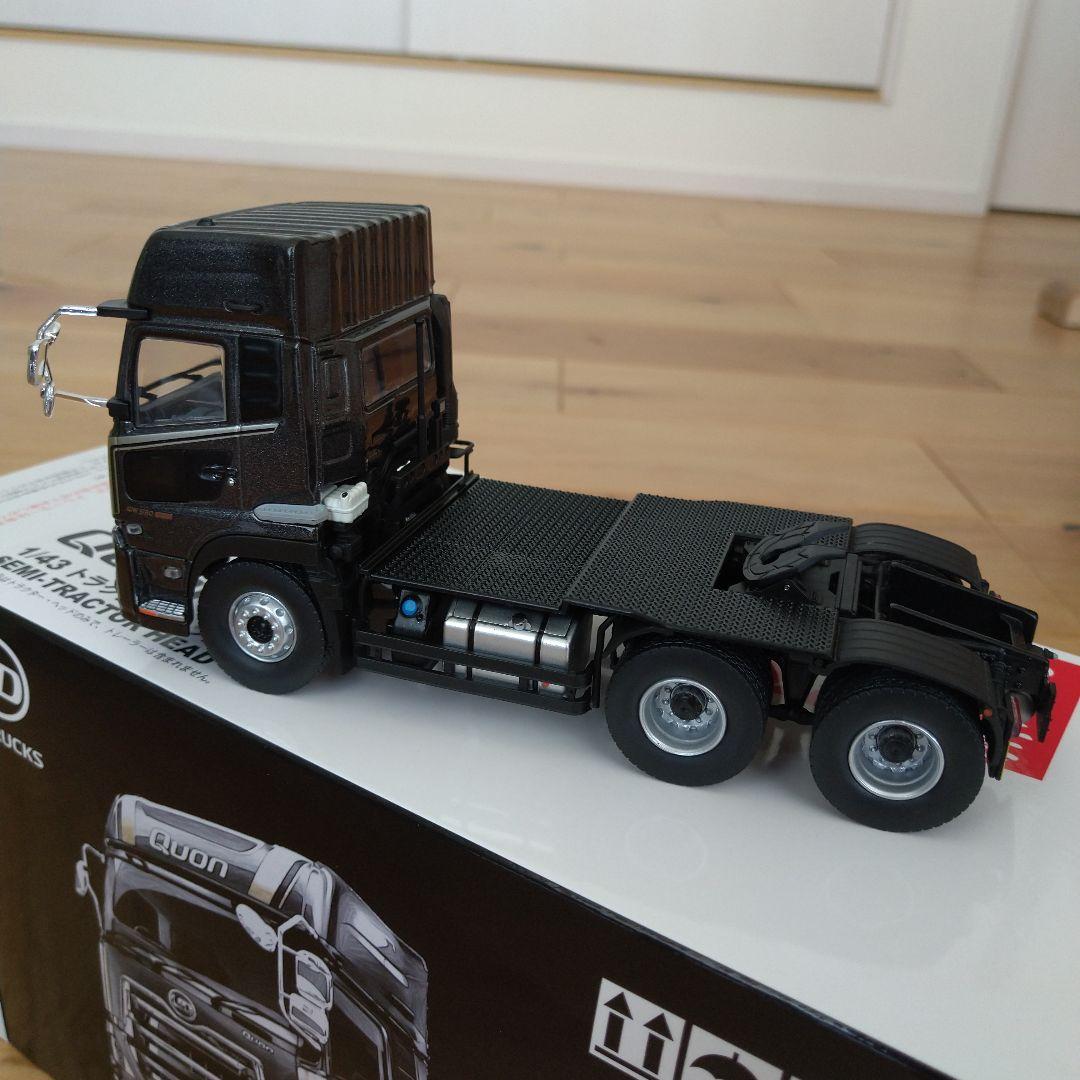 UD 1/43 トラクタ ヘッド ボルボ