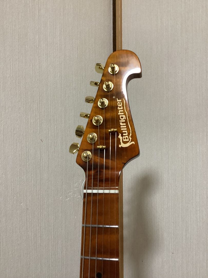 ブルファイター ストラトキャスター エレキギター ゴールド ハムバッカー美品