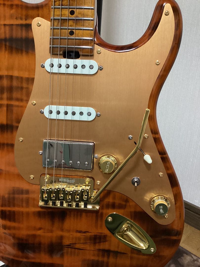 ブルファイター ストラトキャスター エレキギター ゴールド ハムバッカー美品
