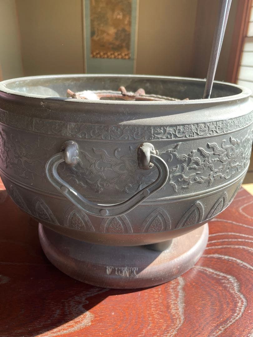 骨董品　希少 鉄製 火鉢 彫刻模様