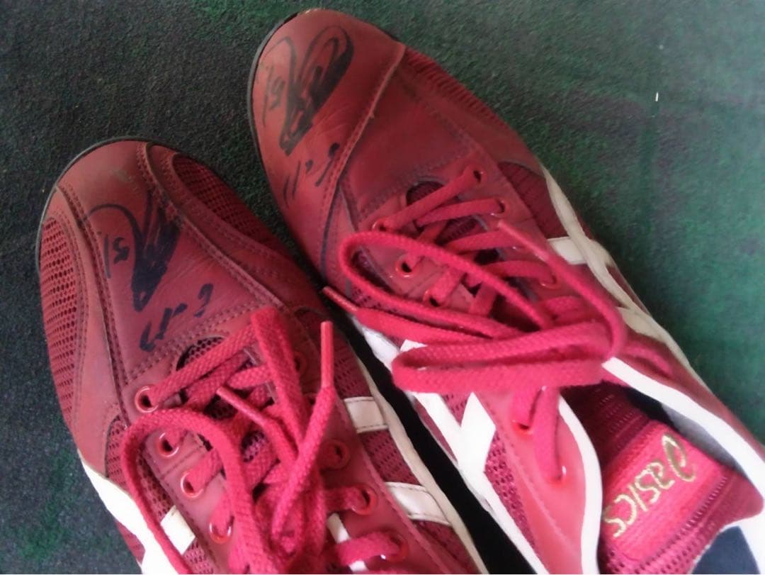 く*う様 【サイン付き】鈴木誠也選手（カープ時代）の使用されていたスパイク