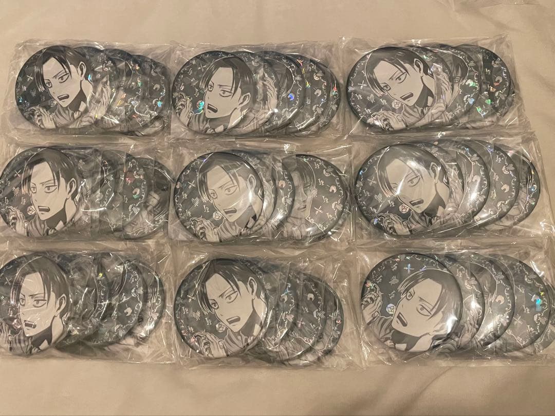 『進撃の巨人』リヴァイ ホログラムビッグ缶バッジ 購入特典付き