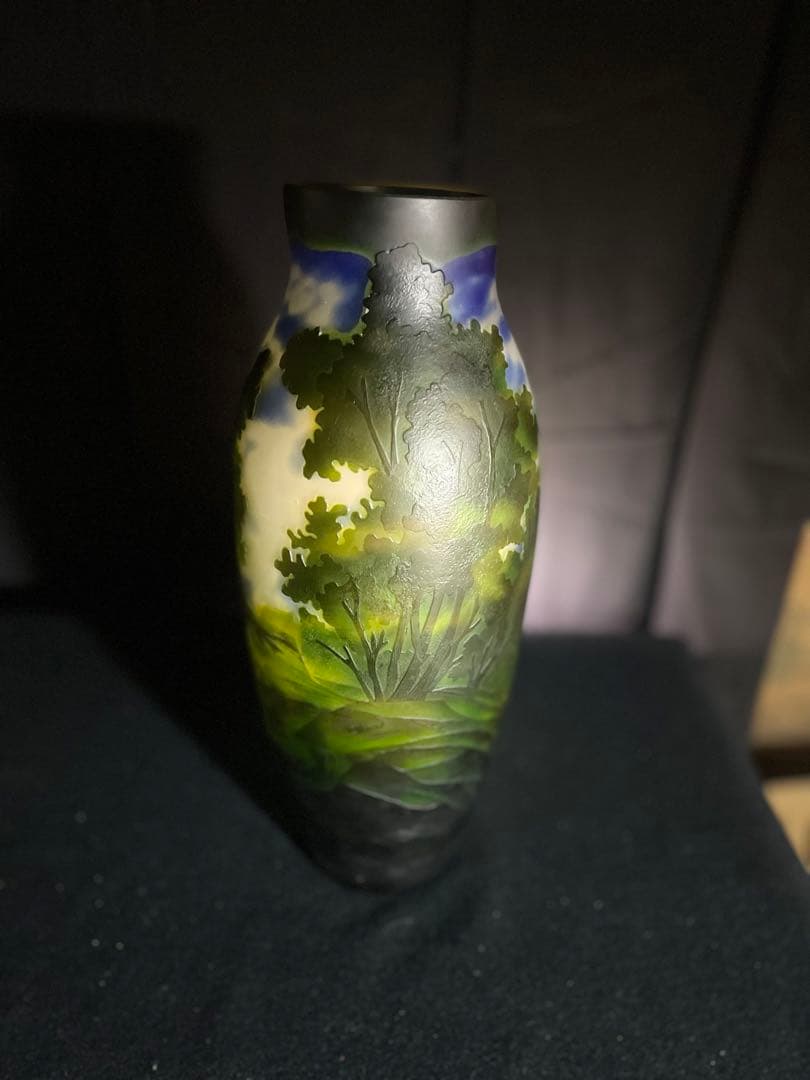 エミール　ガレ風　特大　花瓶　　被せガラス　森の中に小屋　高さ35cm