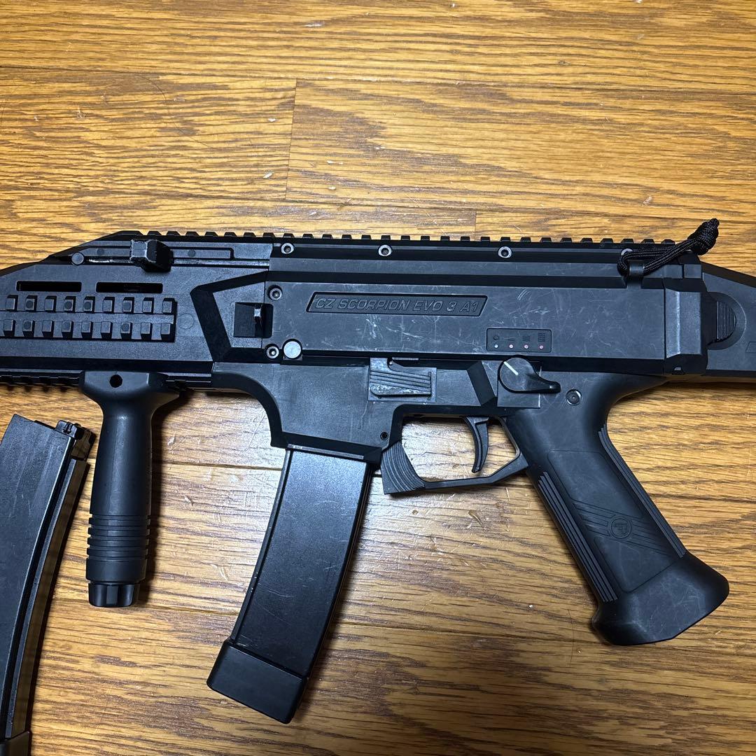サブマシンガン 電動ガン スコーピオンEVO3マガジン3本付き