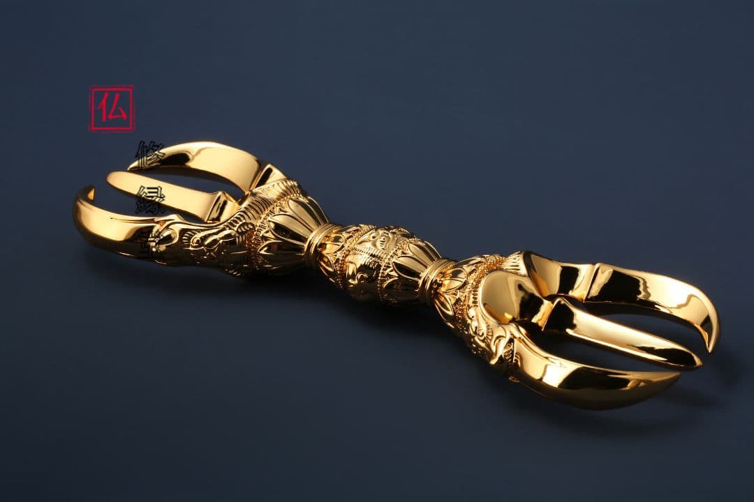 【修縁堂】密教法具 真言宗 真鍮製 鬼面三鈷杵 筋雕り型蓮華法器 仏教法具