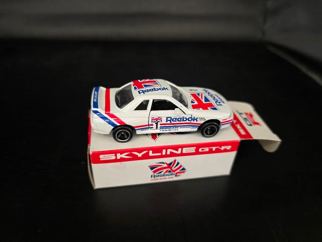 トミカ リーボック特注 日産スカイライン GT-R(R32)