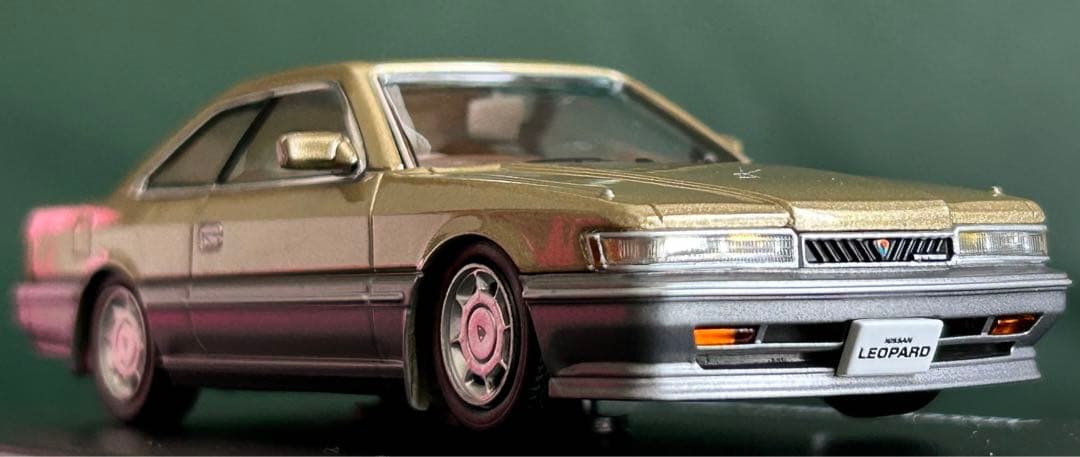 未開封 1/43 DISM F31 レパード ゴールドメタリックツートン