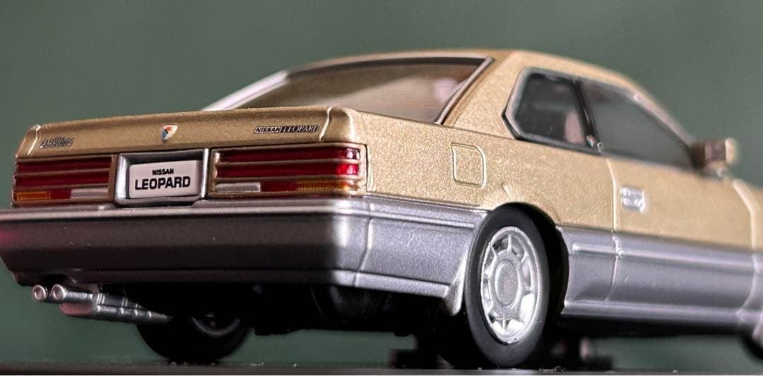 未開封 1/43 DISM F31 レパード ゴールドメタリックツートン