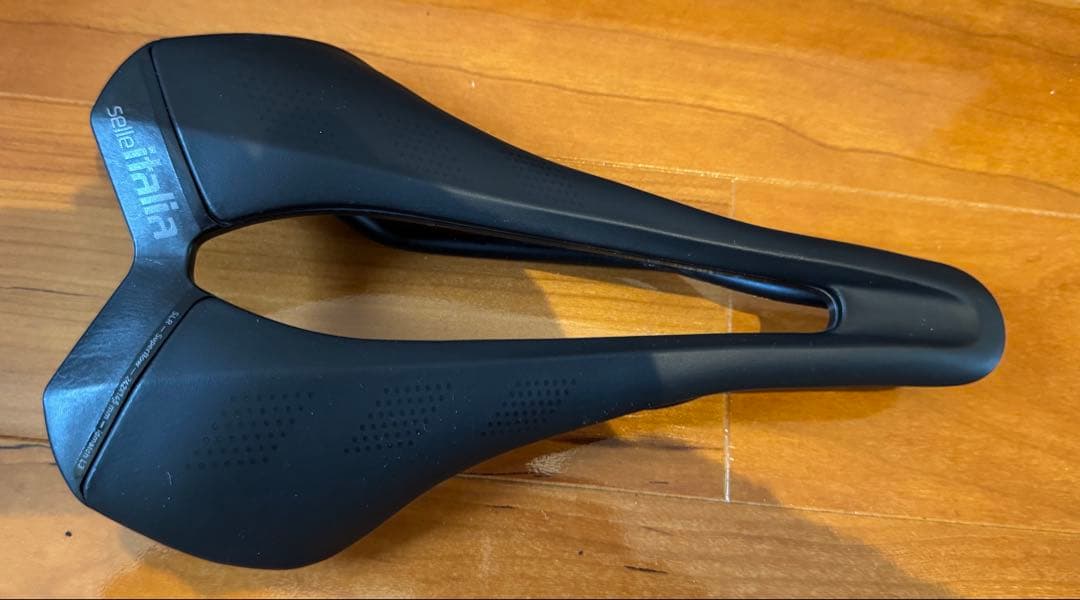 selle ITALIA（セライタリア）SLR L ほぼ新品