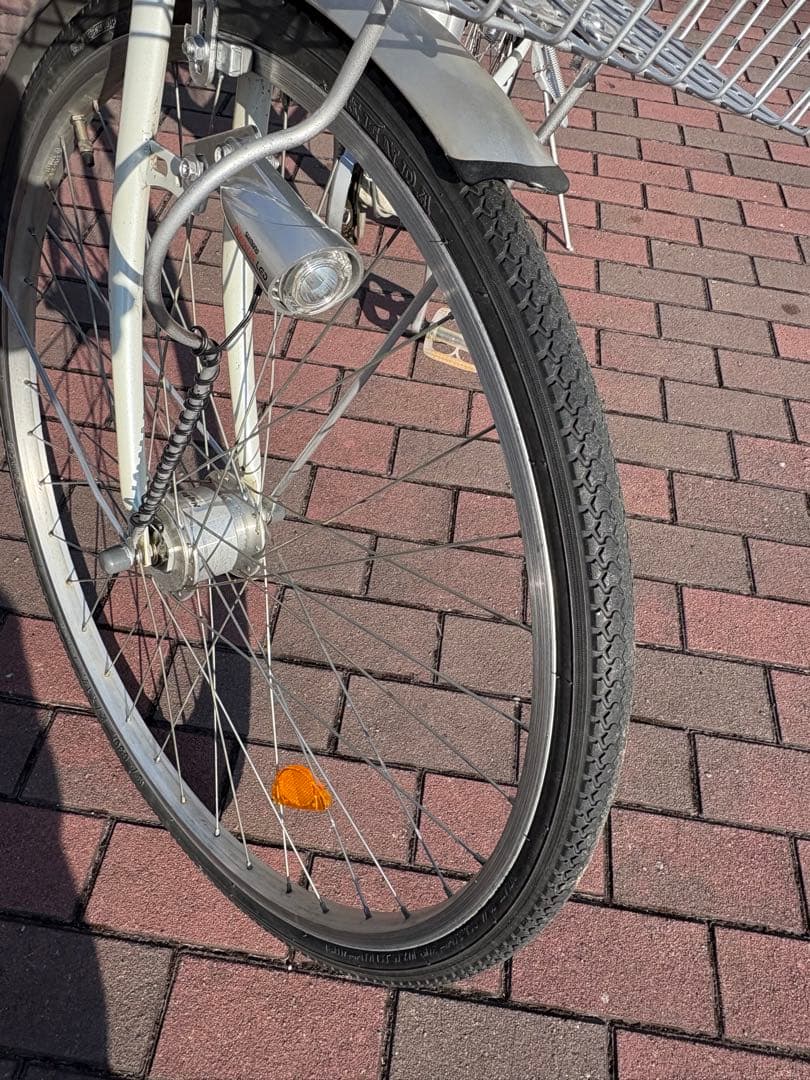 新品サドル/グリップ/ペダルの オートライト軽快車(27㌅)お届け出来ます。