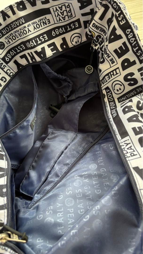 パーリーゲイツ　ロッカーバック　ニュースペーパー柄