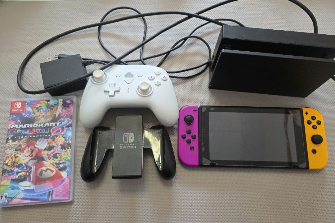 Nintendo Switch 本体　白のジョイコン、マリカーはバラ売りです