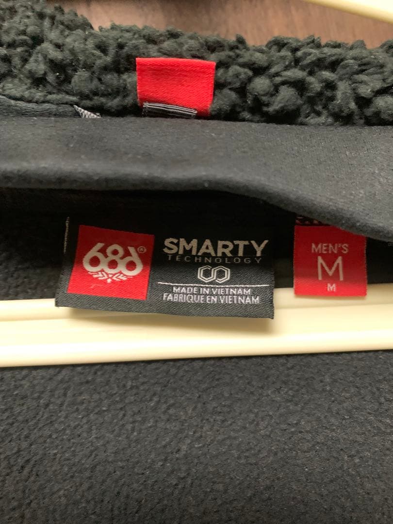 美品　686☆sixeightsix☆スノボーウェアMen's M