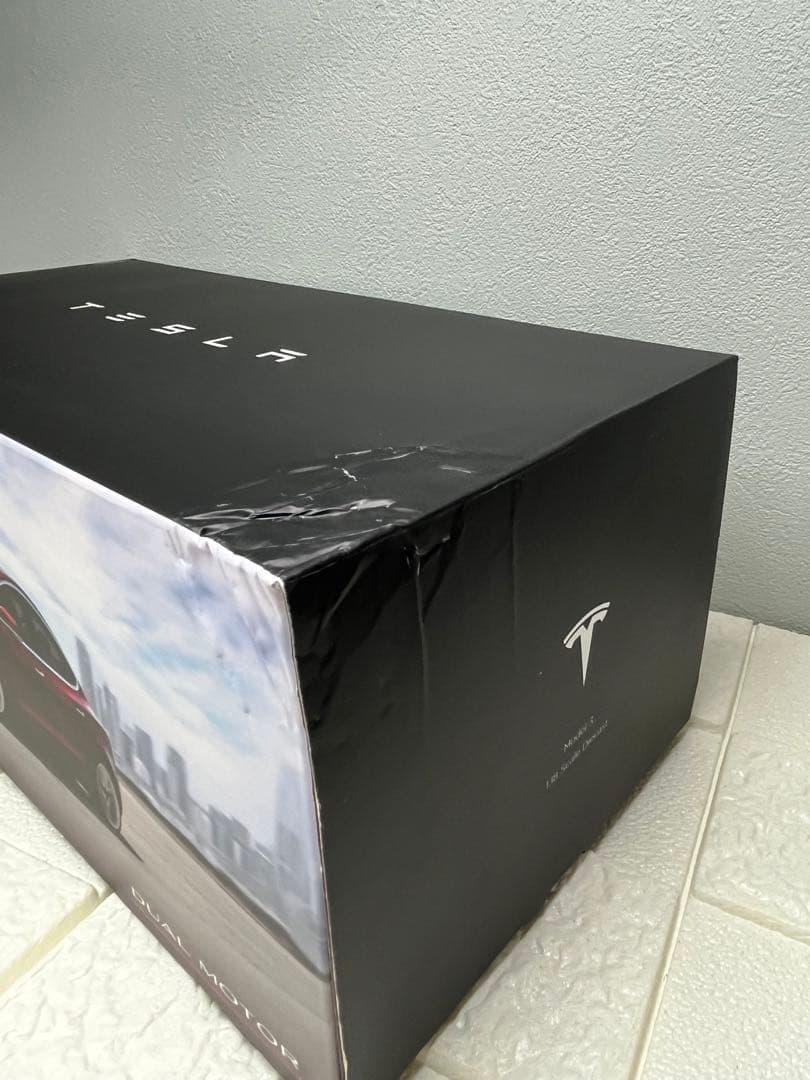 ミニカー　1/18 テスラ　モデル3 ブラック