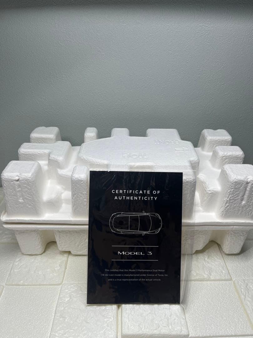 ミニカー　1/18 テスラ　モデル3 ブラック