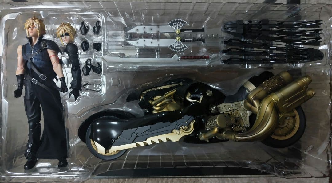 プレイアーツ改 クラウド・ストライフ&フェンリル　フィギュア【売り尽くし価格！】