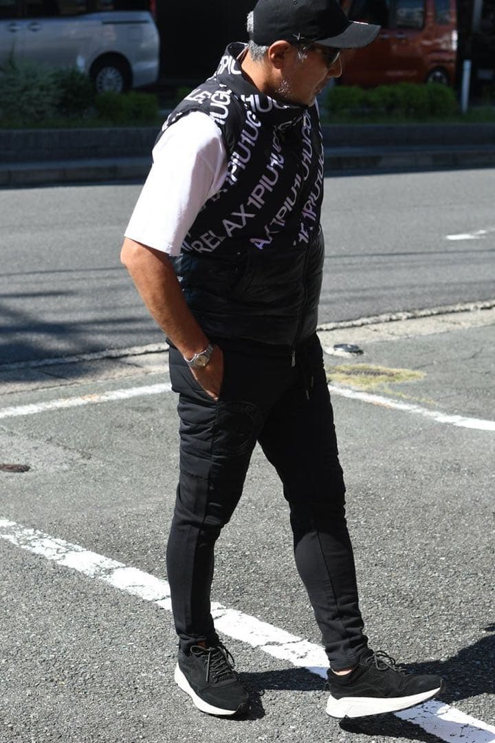 1PIU1UGUALE3 ウノピゥウノウグァーレトレ サークルロゴ　M