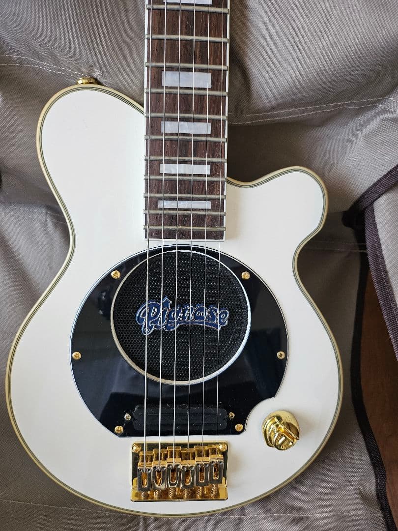 ピグノーズミニエレキギター ホワイト