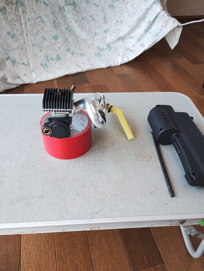 簡単一発始動シリーズ最終第五弾　京商製GZ エアロヘッドの低重心エンジン。