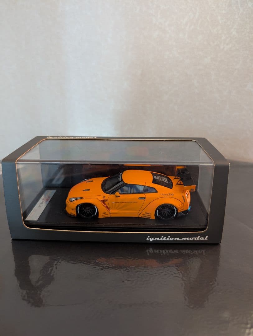 LIBERTYWALK　Nissan GT-R 1/43 ミニカー
