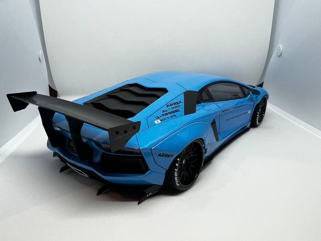 ザックマイルド オートアート 1/18ランボルギーニ アヴェンタドール