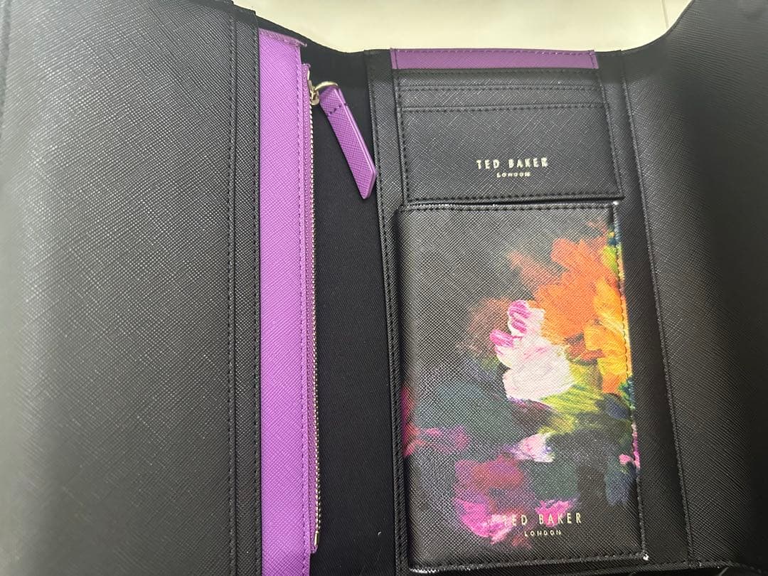 TED BAKER 花柄パスポートケース