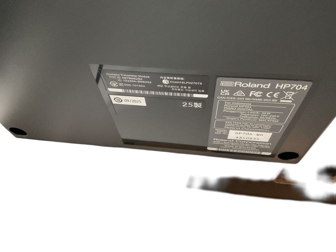 2025年製Roland 電子ピアノ　HP704-WH ホワイト　本体のみ