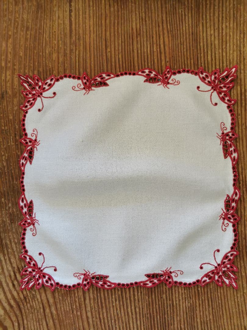 アンティークフランス オープンカットワーク バタフライ∞赤糸刺繍 縮緬風ドイリー