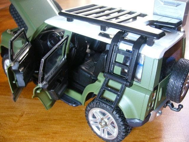ランドローバー　ディフェンダー　1/24 ラジコン　艶消しグリーン　新品