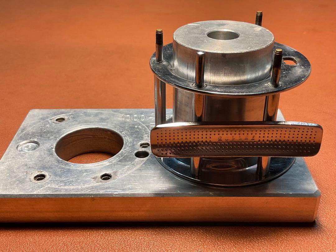 ABU アンバサダー 5500 メンテ済 フレーム修正済 チェリーレッド