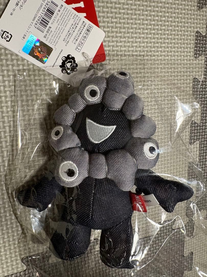 ミャクミャク　デニムキーホルダー　限定品