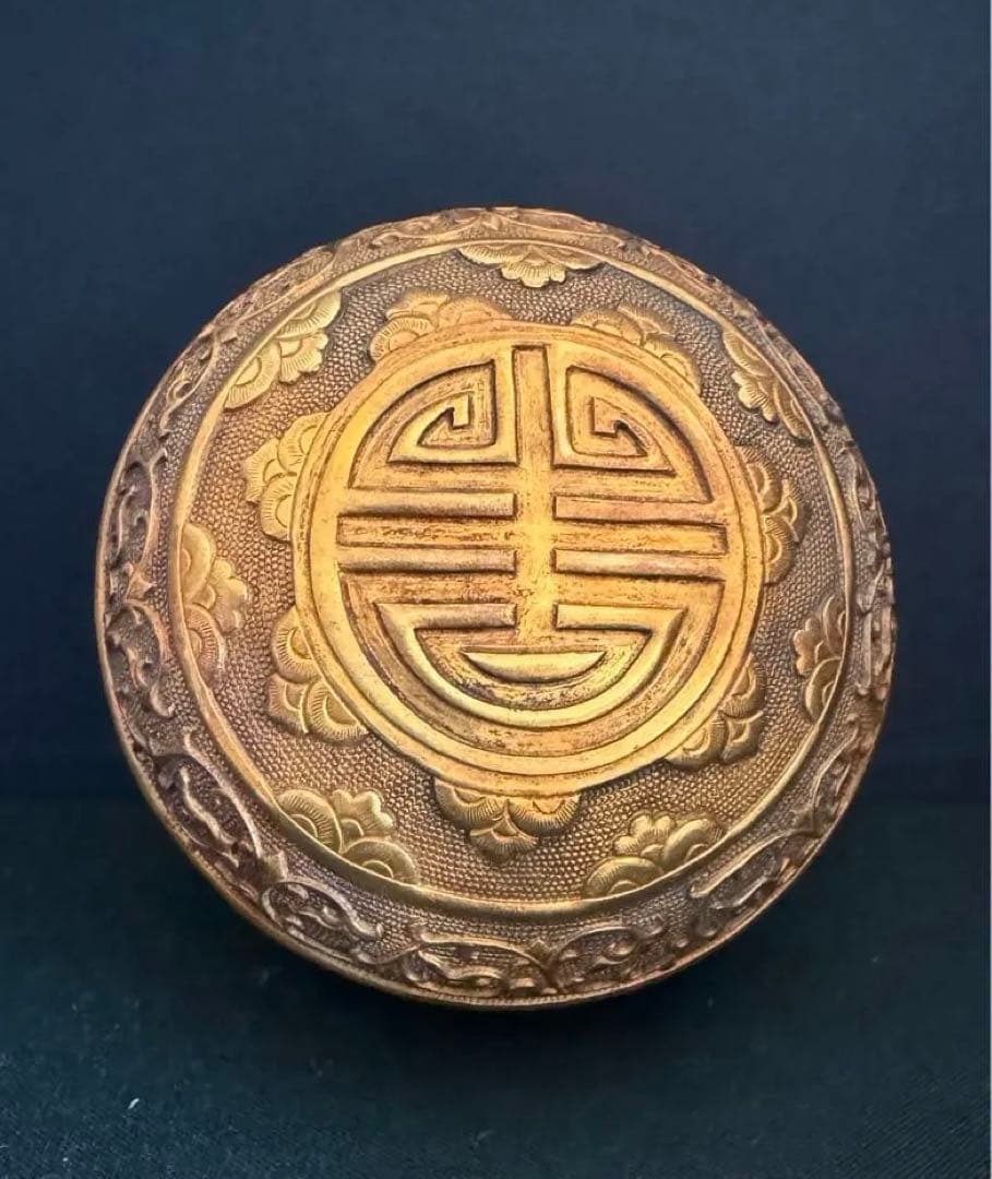 中国骨董　唐　金銅　人物寿紋彫り　香盒　宝石箱　茶道具　文房　置物(N-8)