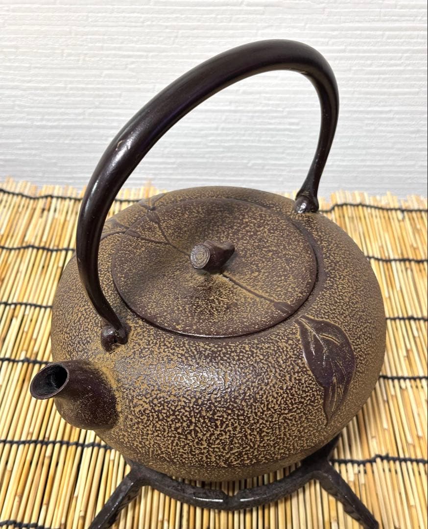 未使用品　南部伝統工芸士 及川寛治作　１５型姥口 柑橘文様　南部鉄瓶　南部鉄器