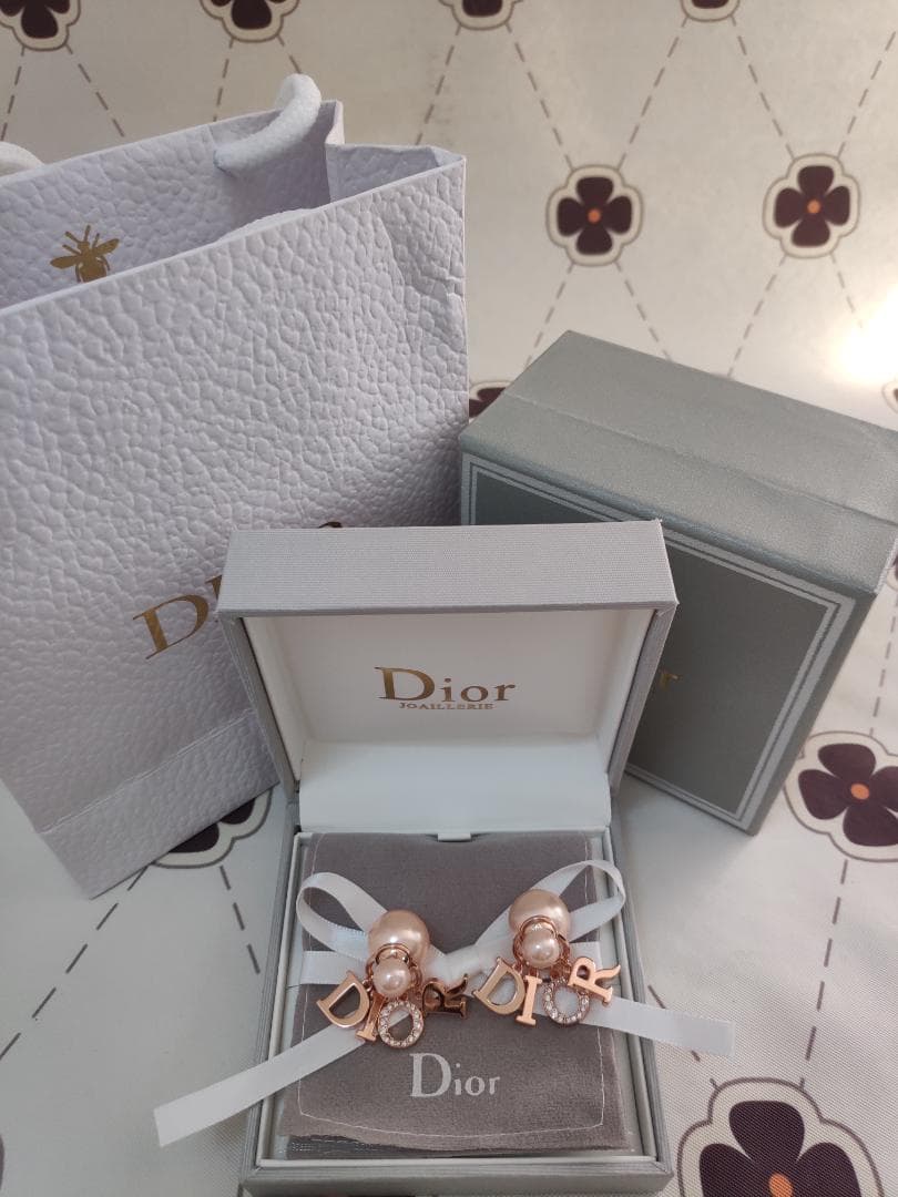 パールピアス　ピンク