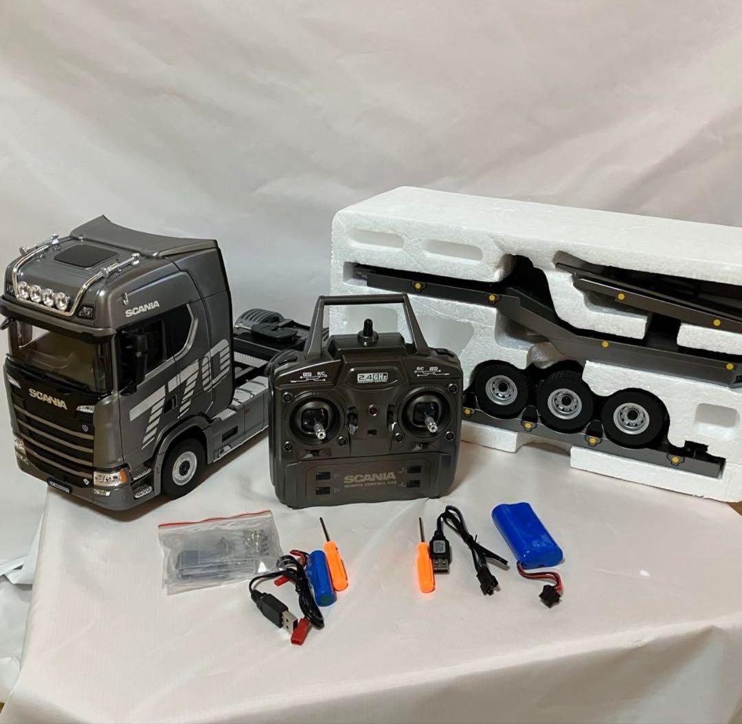 Scania 770 S V8 1\18 スケール　トラックとトレーラーセット