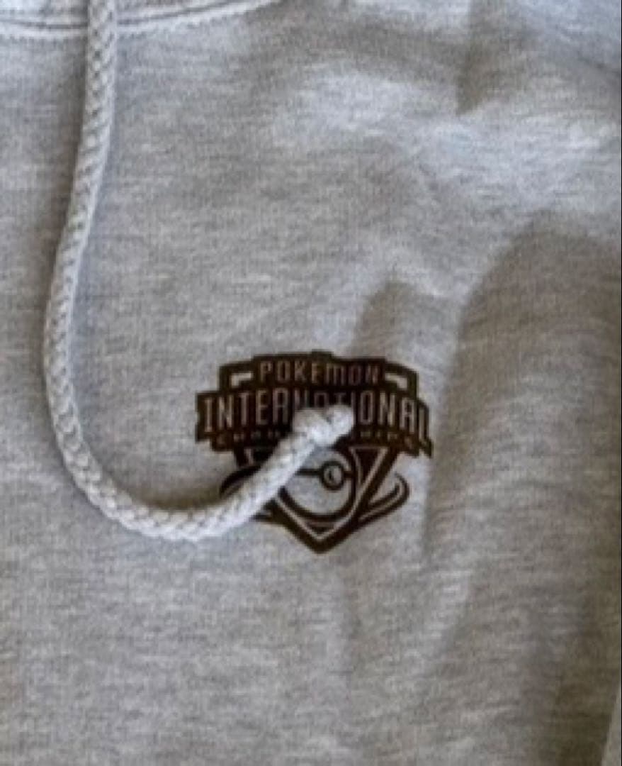 ポケモン海外 EUIC NAIC 2025 パーカー トレーナー　コダック　新品