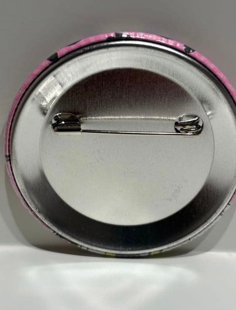 魔入りました入間くん カラ鉄 缶バッジ アスモデウス・アリス