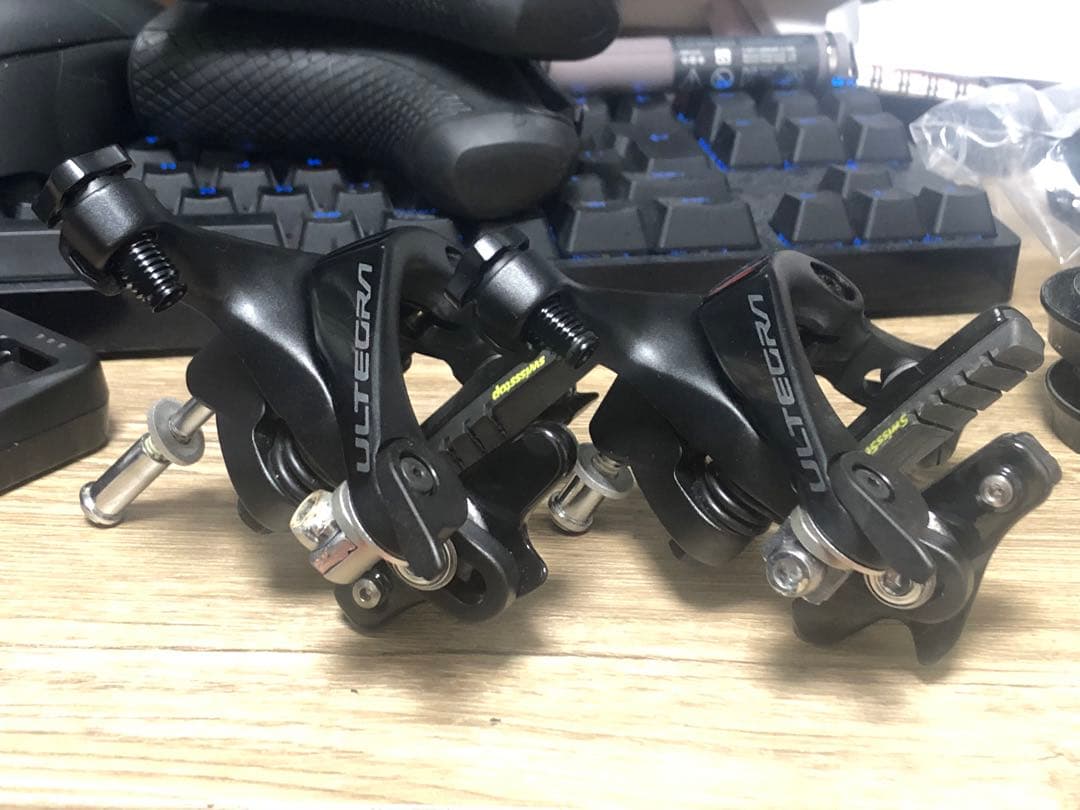 R8100 アルテグラ リムブレーキ r8000カラー違い