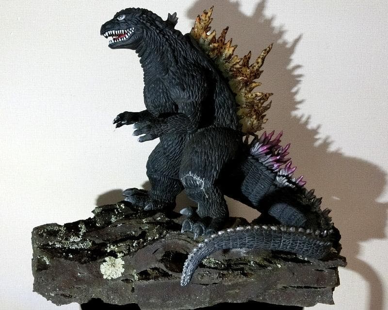 ゴジラ フィギュア 苔 溶岩プレート 台座 横49×高さ39cm 制作品