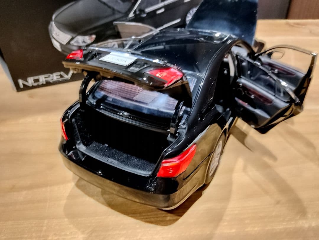 1/18 ノレブ　レクサス　LS460　中期型　ミニカー　ブラック