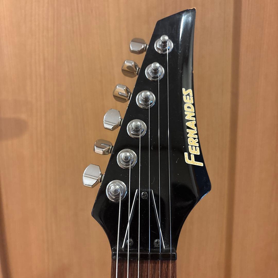 FERNANDES ストラトタイプ（SSH） アーム・ストラップ付、新品弦張替済