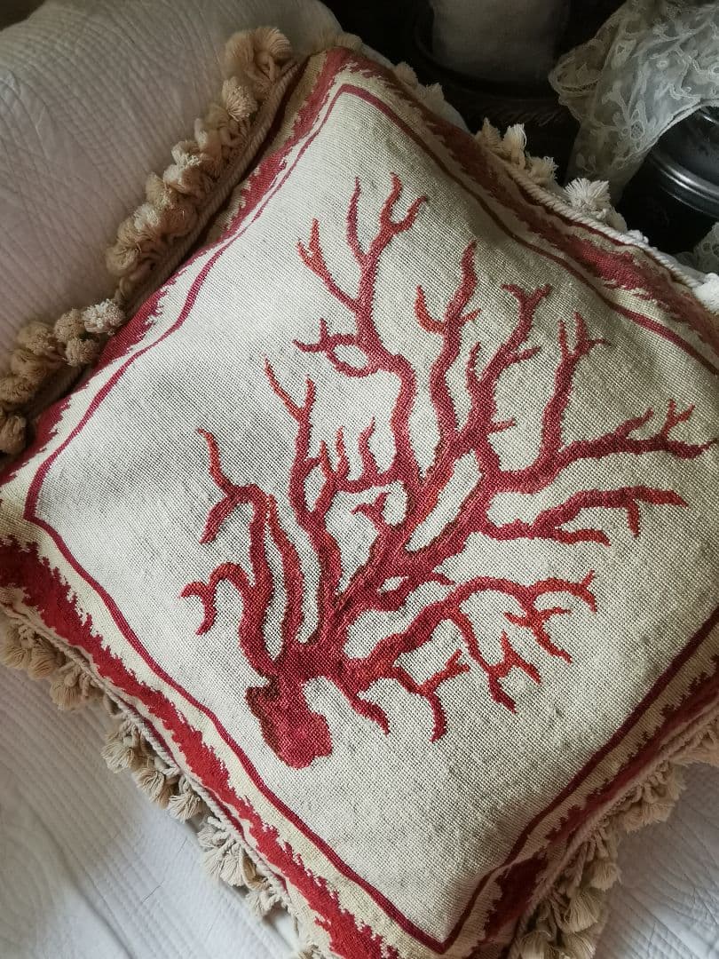 アンティークフランス コーラル 赤珊瑚オービュッソン織タッセル付クッションカバー