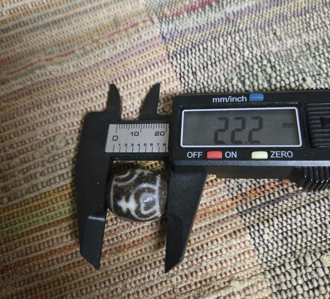 053　天珠　楕円形　長壽寶瓶蓮花天珠　dzibeads！