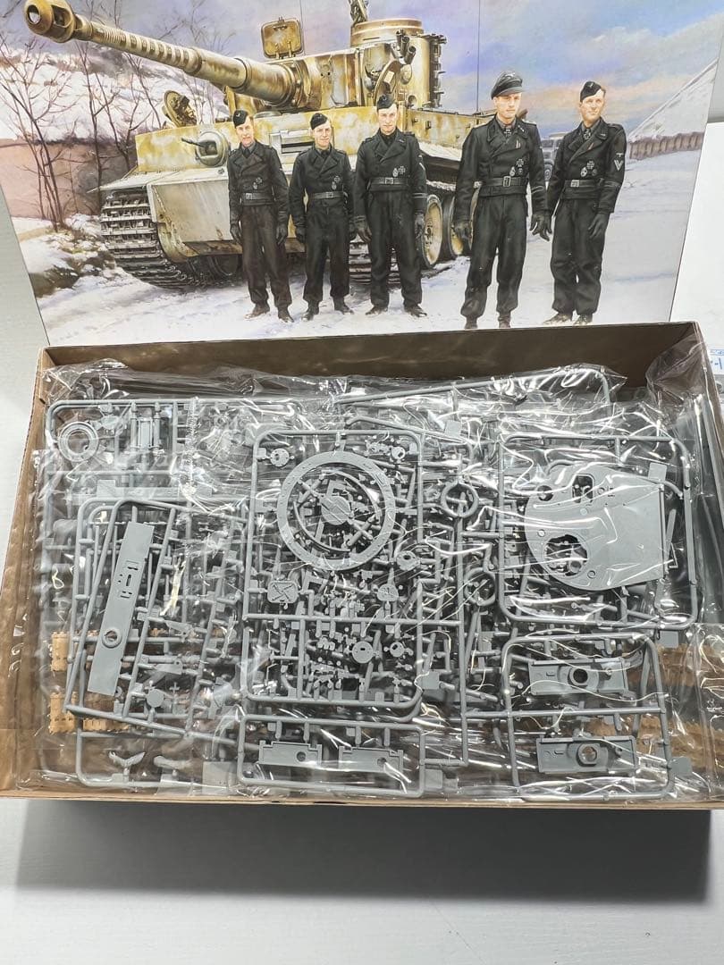 ドラゴン 1/35 タイガーI 初期生産型（ヴィットマン　Smart Kit